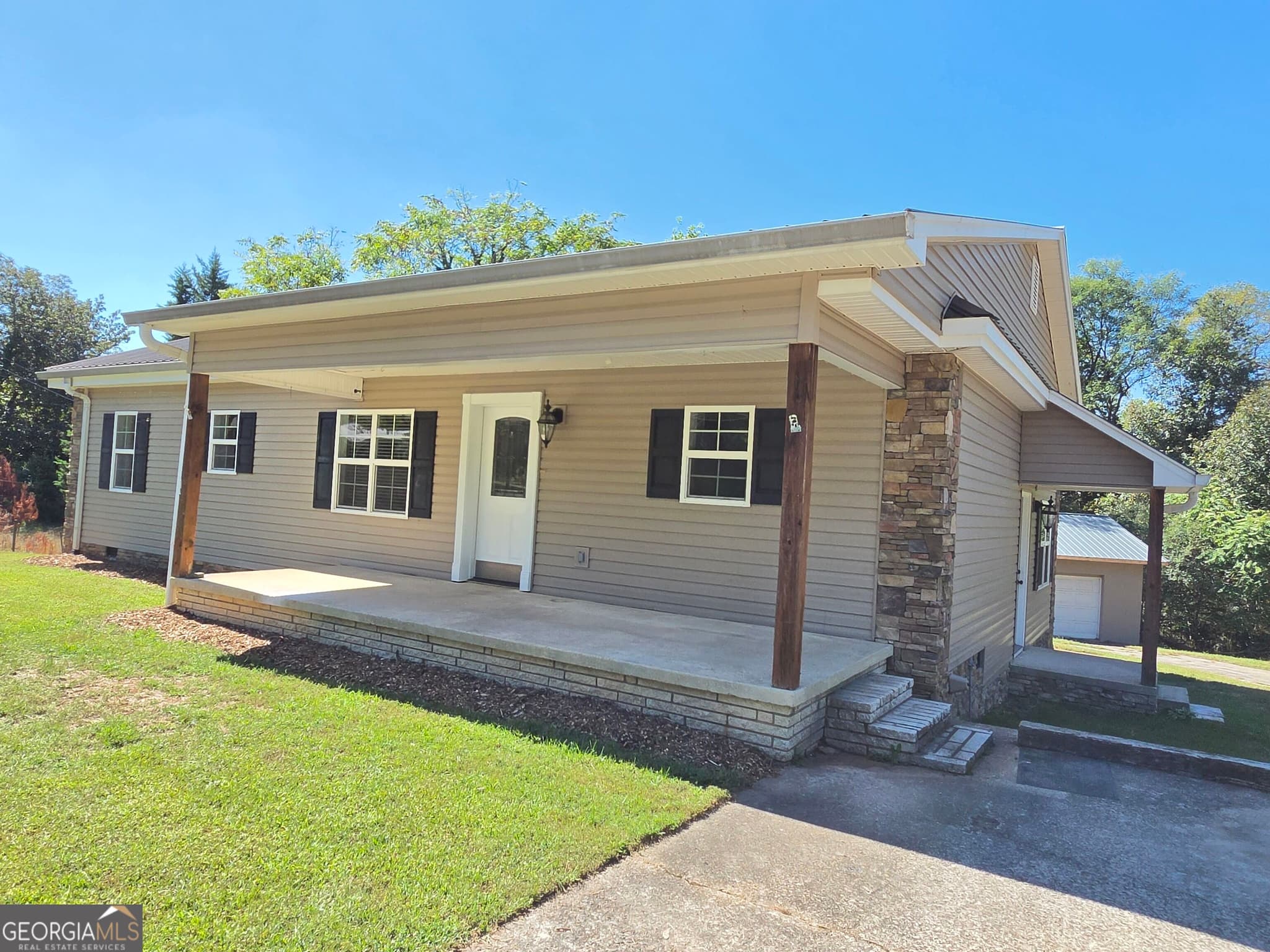3 bedroom, 2 bathroom, 2,160 sq ft single family residence for sale at 570 Baldwin Falls Road, Baldwin, GA 30511