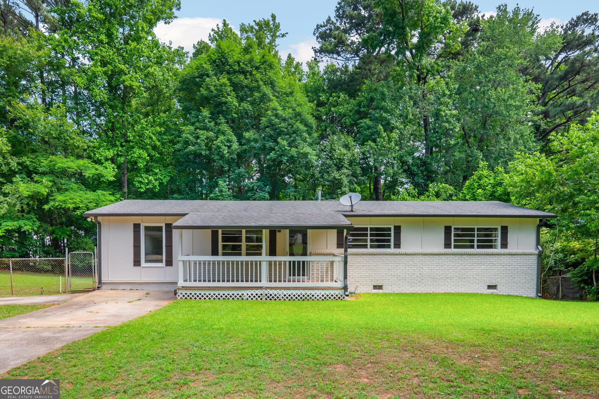 3 bedroom, 1 bathroom, 1,344 sq ft single family residence sold at 1201 Willow Court, Kennesaw, GA 30152