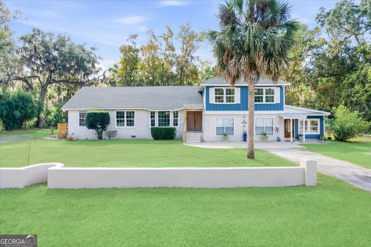 4 bedroom, 3 bathroom, 3,000 sq ft single family residence for sale at 230 Yacht Road, Brunswick, GA 31525
