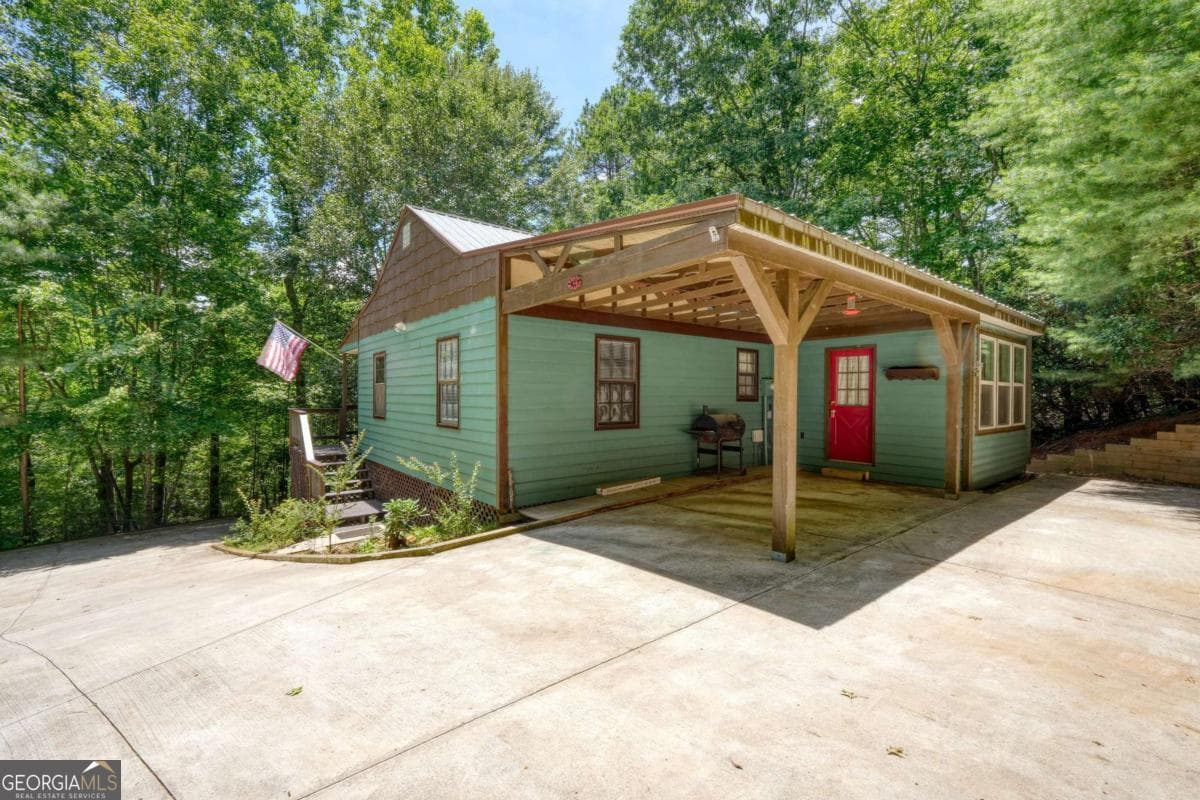 2 bedroom, 1 bathroom, 864 sq ft cabin,single family residence for sale at 4777 Laurel Mountain Road, Hiawassee, GA 30546