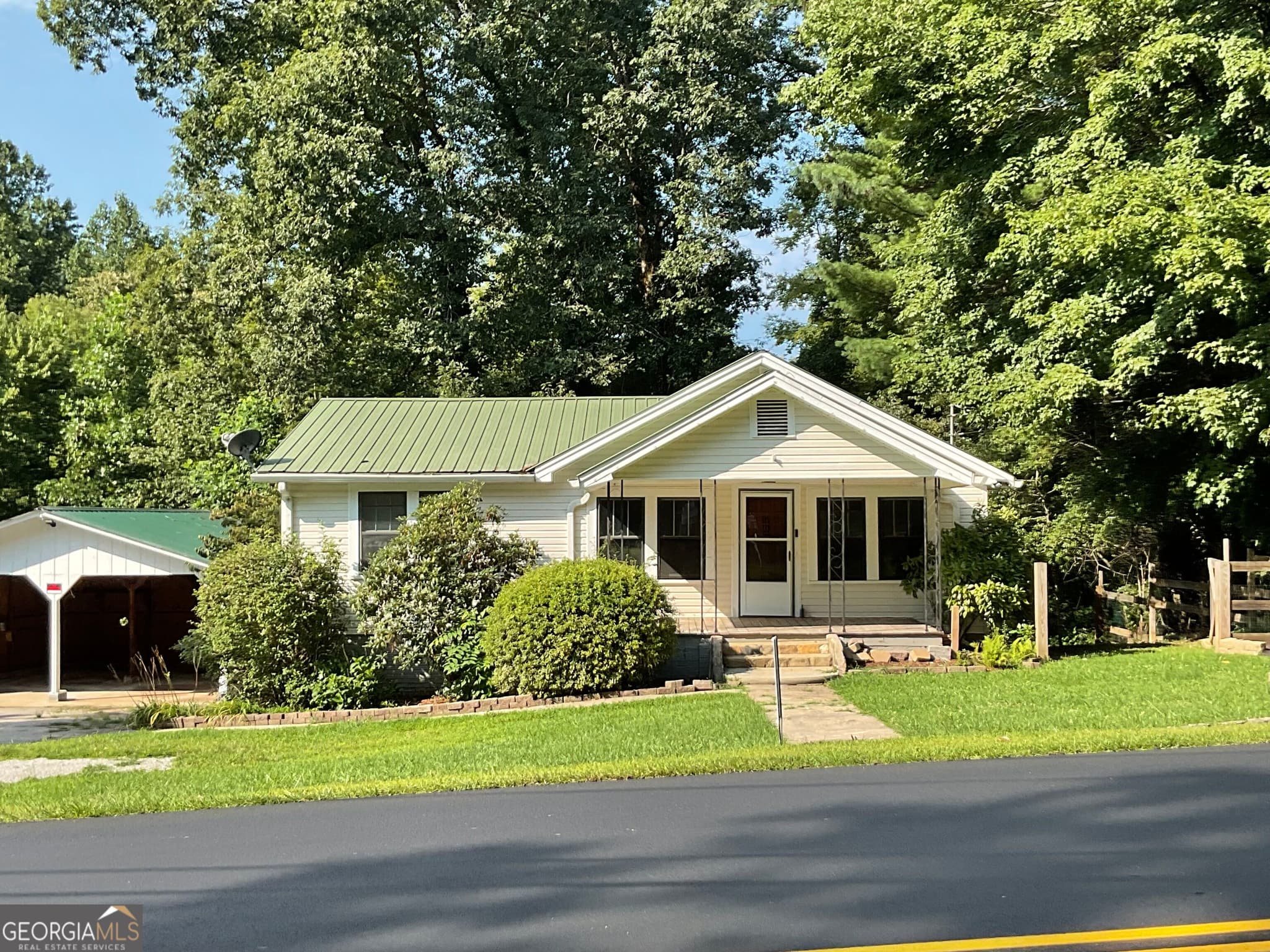 3 bedroom, 1 bathroom, 1,320 sq ft single family residence for sale at 7219 Highway 76, Clayton, GA 30525