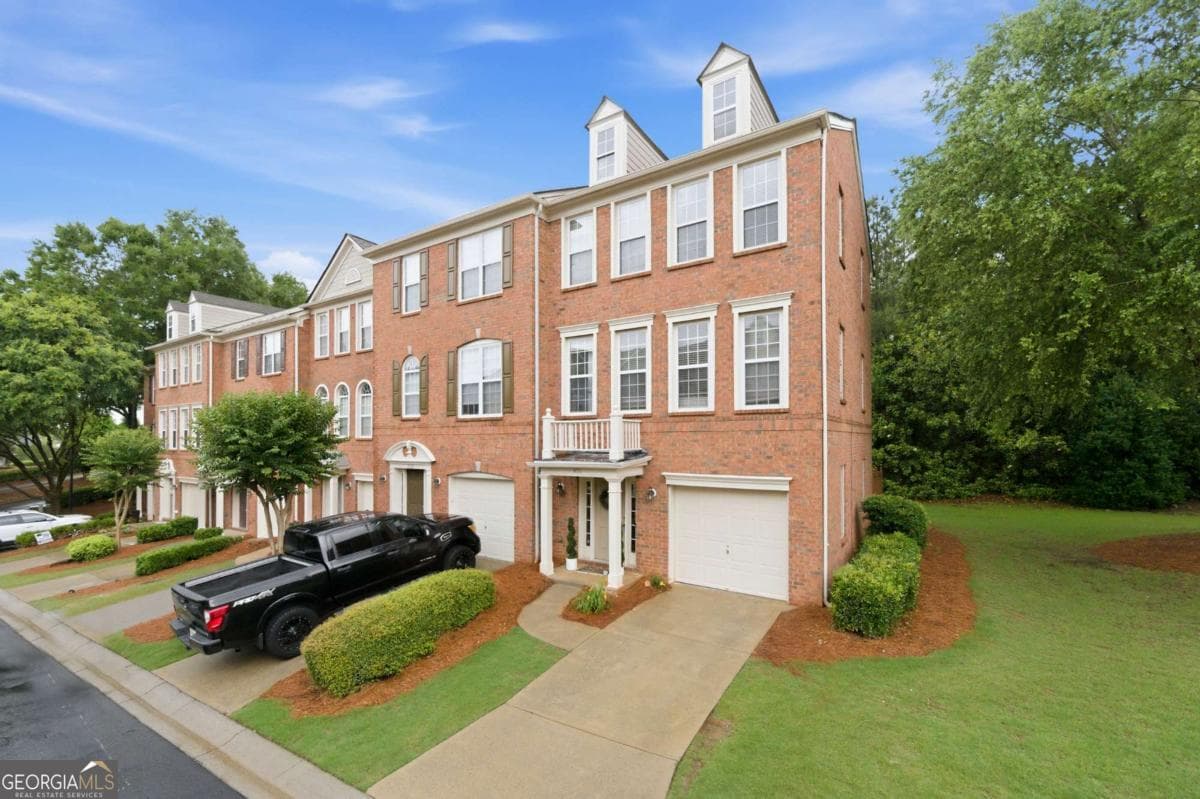 4 bedroom, 3 bathroom, 1,900 sq ft townhouse sold at 4011 Edgecomb Drive, Roswell, GA 30075