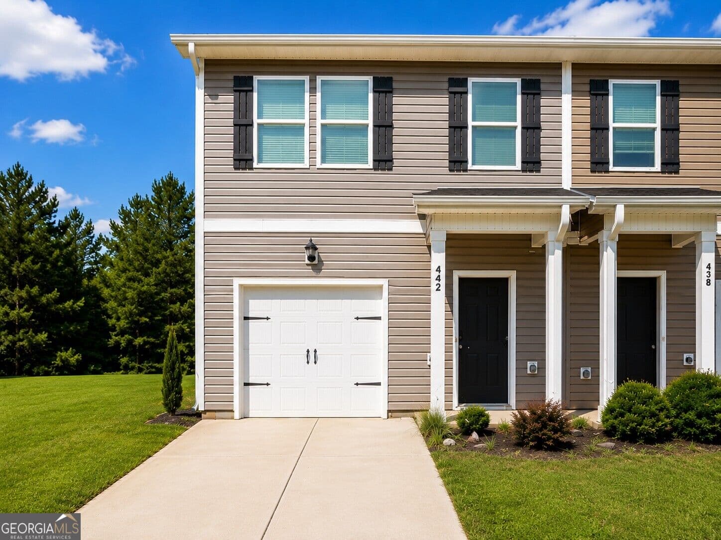 3 bedroom, 2.5 bathroom, 1,538 sq ft townhouse for sale at 432 Oakwood Drive, Milledgeville, GA 31061