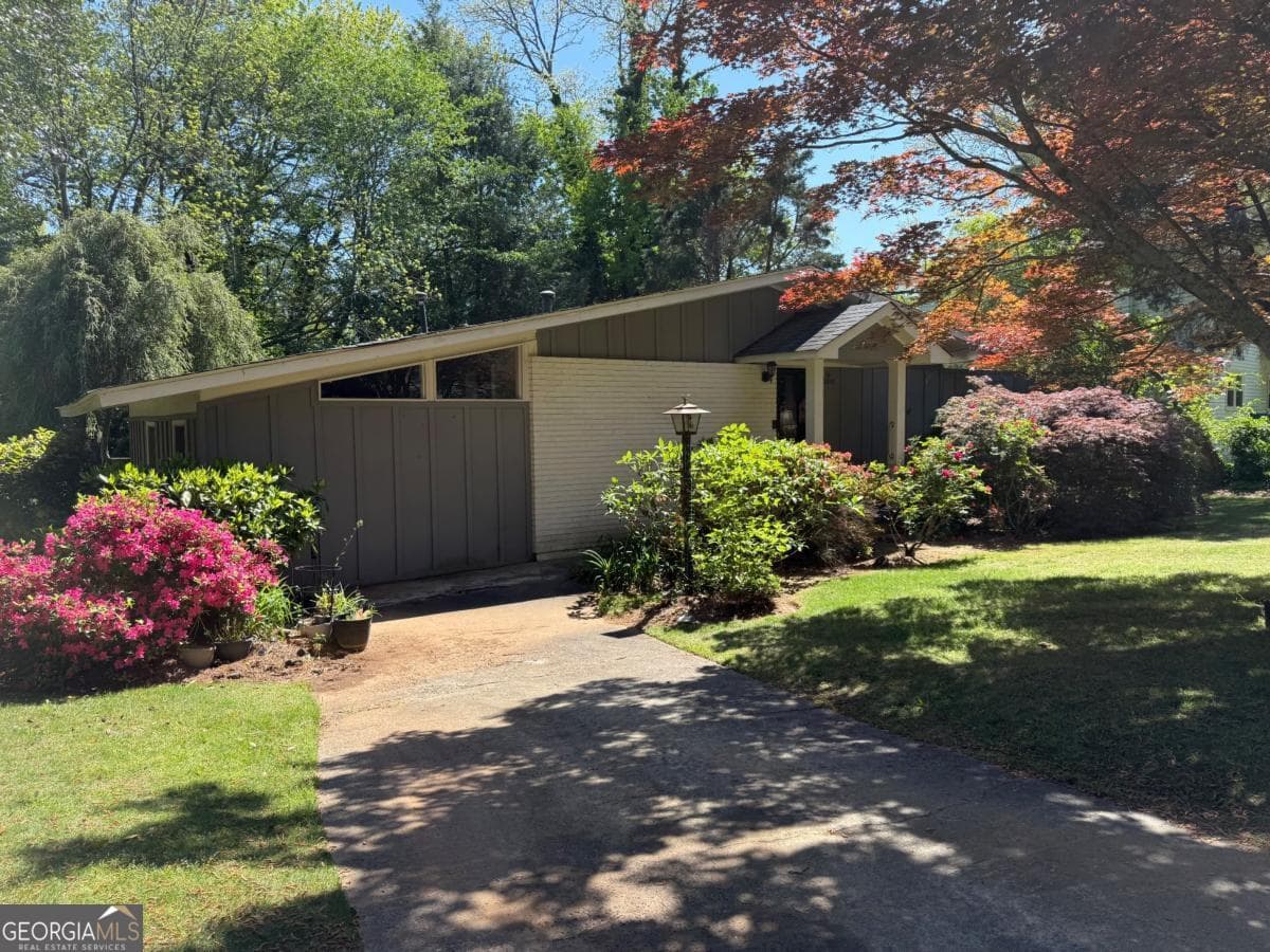 3 bedroom, 1 bathroom, 1,332 sq ft single family residence sold at 2010 Glenroy Drive, Smyrna, GA 30080