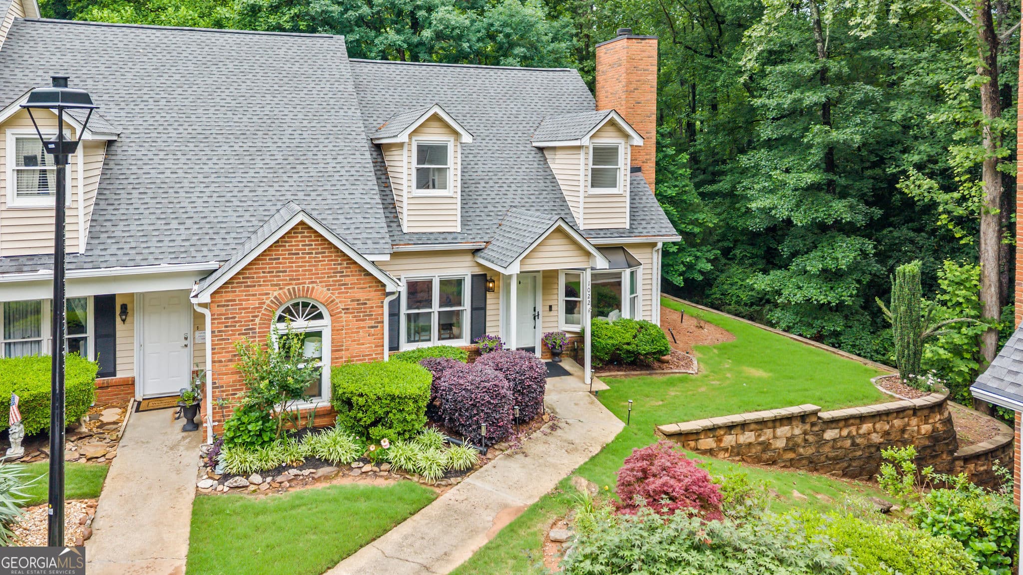 3 bedroom, 2 bathroom, 1,364 sq ft townhouse sold at 1022 Sasha Lane, Roswell, GA 30075