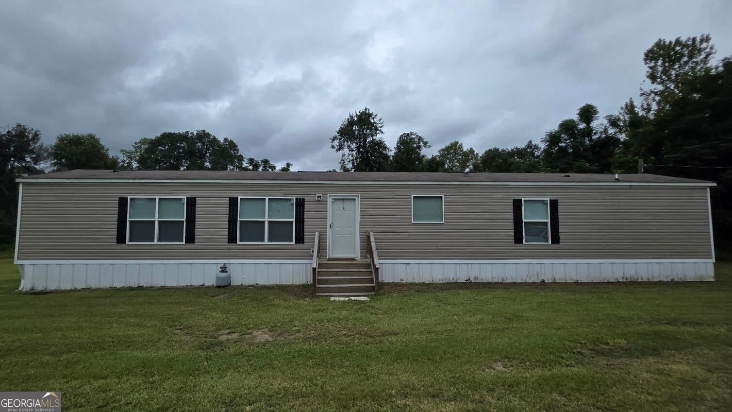 3 bedroom, 2 bathroom, 1,216 sq ft manufactured home,single family residence for rent at 868 Old Savannah Highway, Claxton, GA 30417 for $1,500 a month