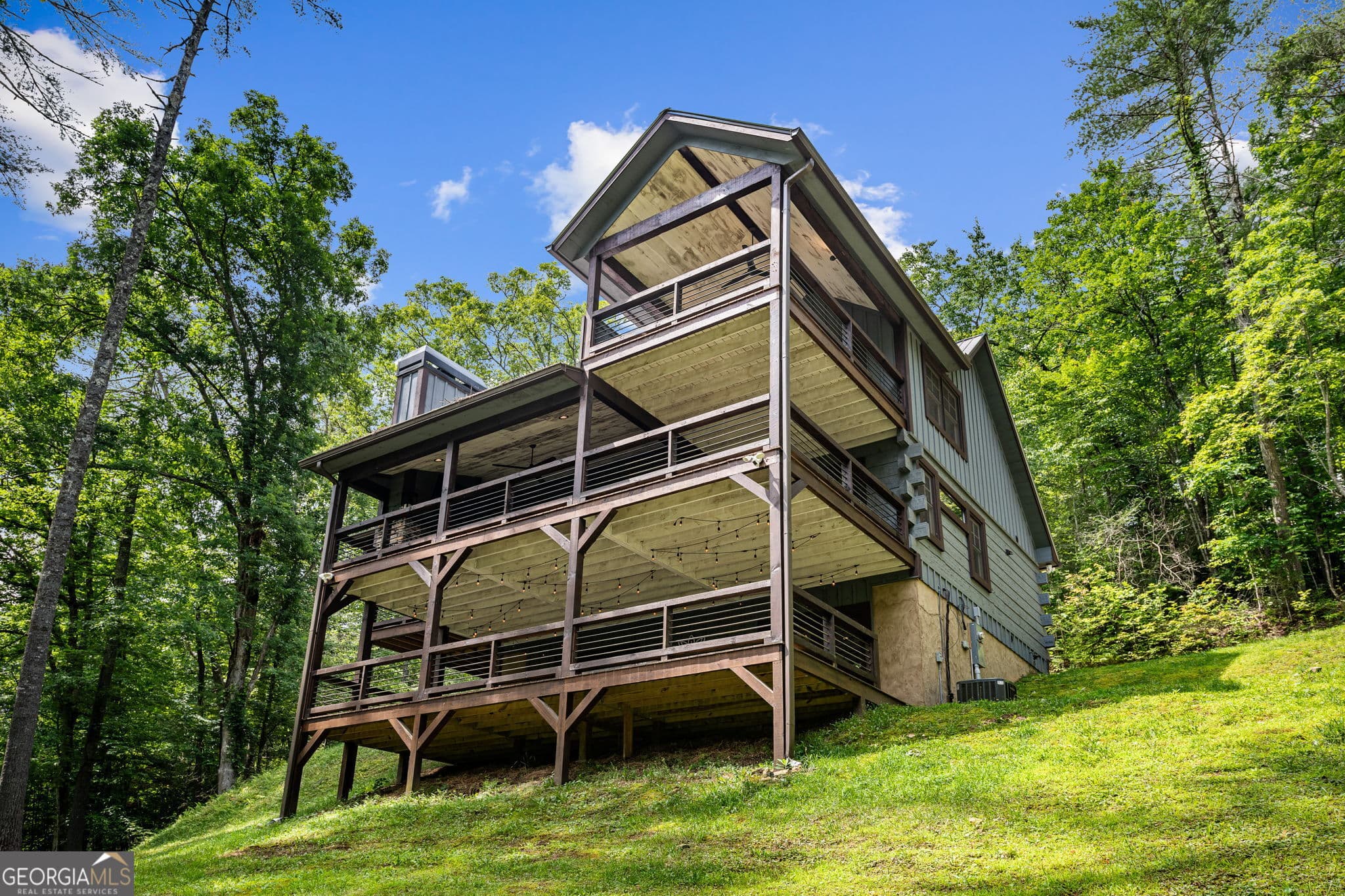 3 bedroom, 3 bathroom, 2,496 sq ft cabin,single family residence sold at 215 Twin Creeks, Blue Ridge, GA 30513
