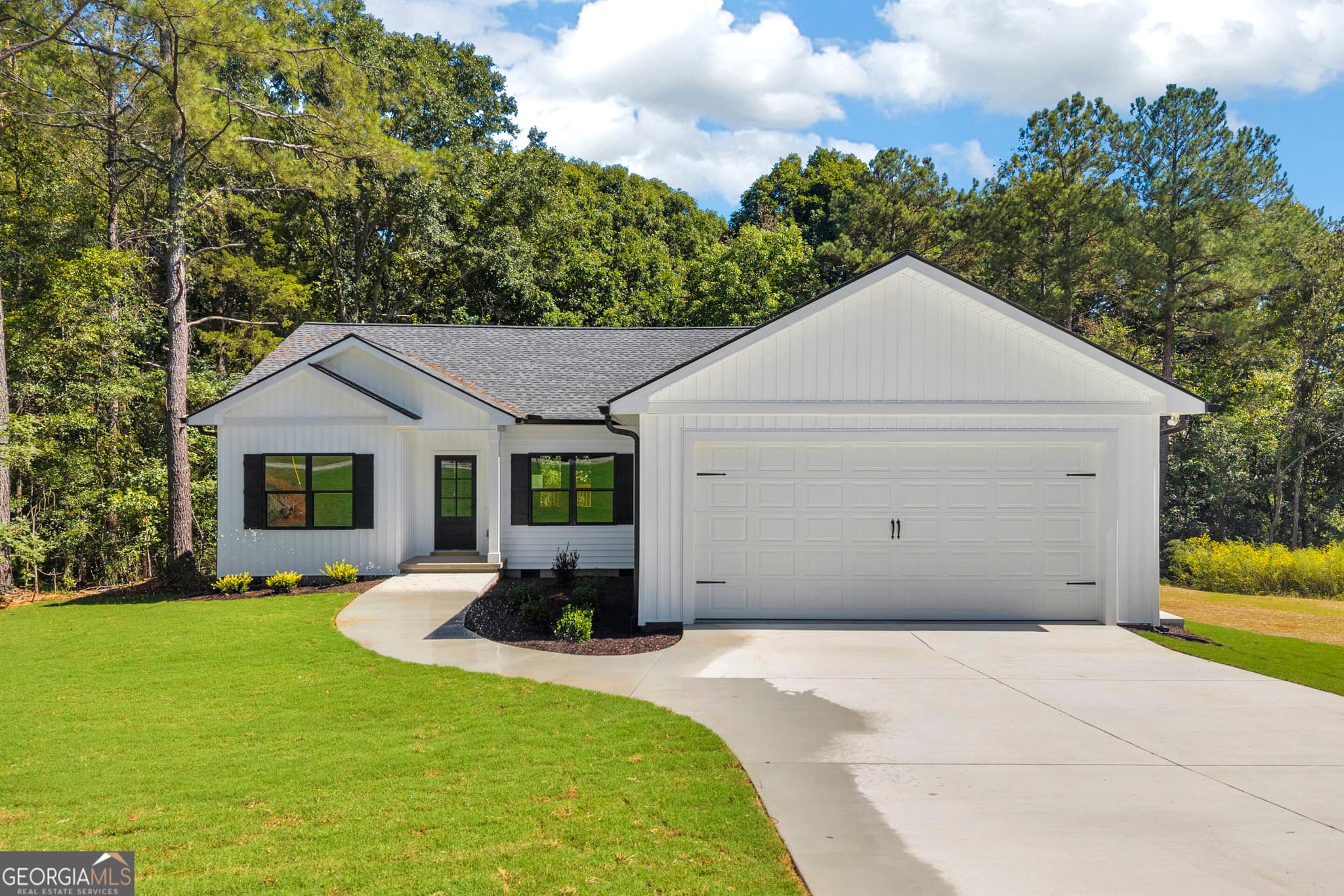 3 bedroom, 2 bathroom, 1,570 sq ft single family residence for sale at 64 Harbor Heights Circle, Lavonia, GA 30553
