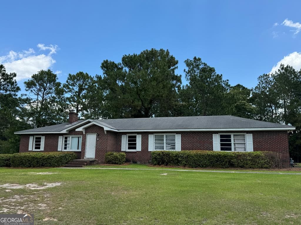 4 bedroom, 2 bathroom, 1,786 sq ft residential sold at 365 S Victory Drive, Lyons, GA 30436
