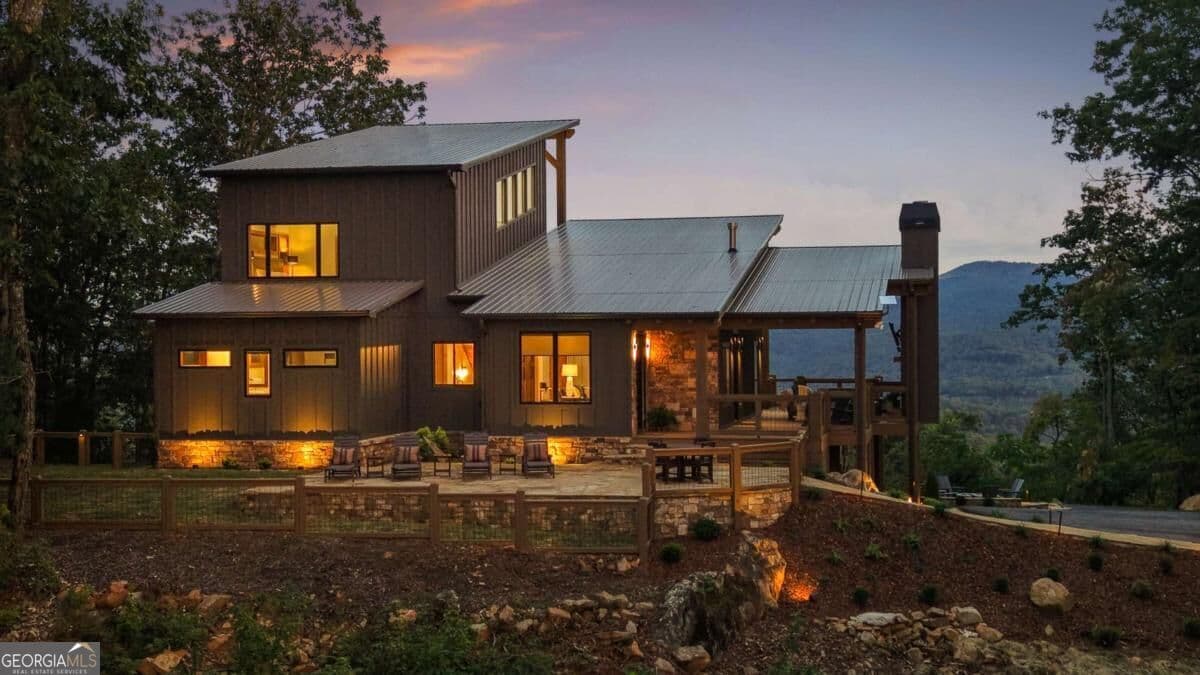 4 bedroom, 4.5 bathroom, 4,395 sq ft cabin,single family residence for sale at 633 Wilderness Way, Blue Ridge, GA 30513