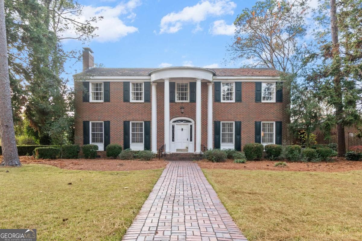 4 bedroom, 3.5 bathroom, 4,150 sq ft single family residence sold at 2202 Emory Drive, Tifton, GA 31794