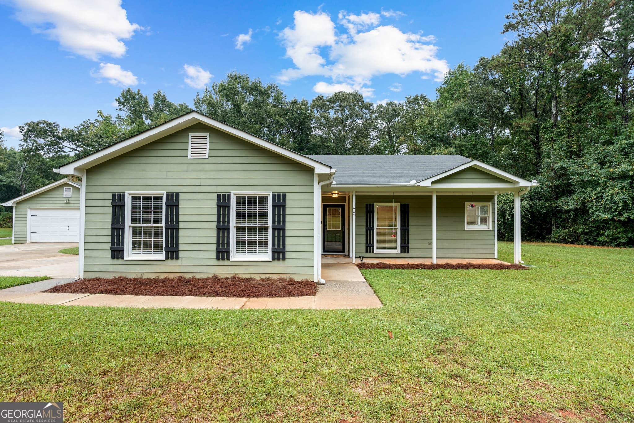 3 bedroom, 2 bathroom, 1,662 sq ft single family residence for sale at 165 Wagon Wheel Trail, Senoia, GA 30276
