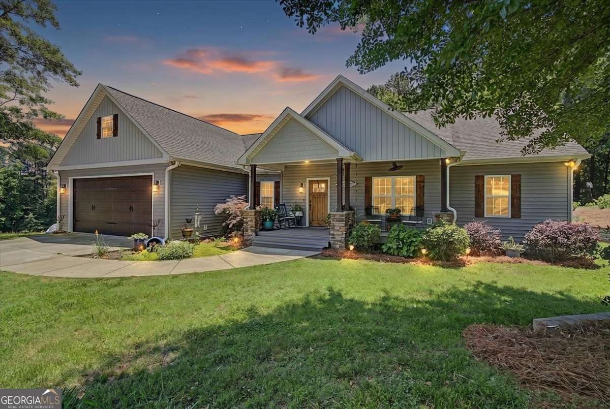 3 bedroom, 3 bathroom, 2,000 sq ft single family residence sold at 111 Graham Road, Dallas, GA 30132