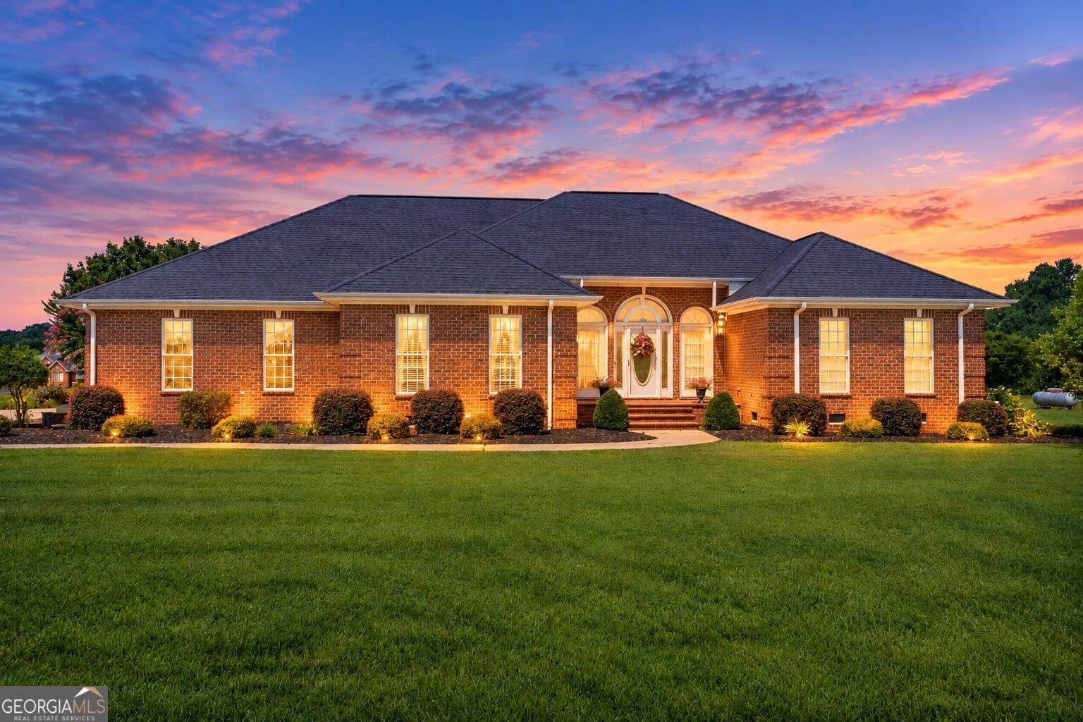 4 bedroom, 3 bathroom, 6,428 sq ft single family residence for sale at 1121 Beacon Light Road, Hartwell, GA 30643