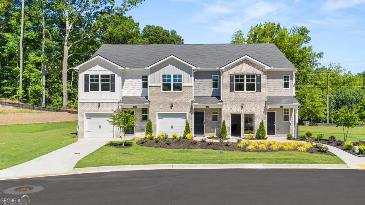 3 bedroom, 2.5 bathroom, 1,425 sq ft townhouse sold at 130 Kenmore Circle, Perry, GA 31069