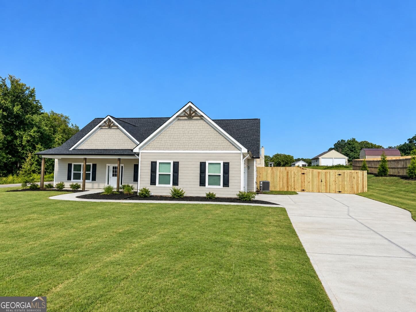 4 bedroom, 3 bathroom, 2,870 sq ft single family residence for sale at 1000 Shoreline Drive, Madison, GA 30650