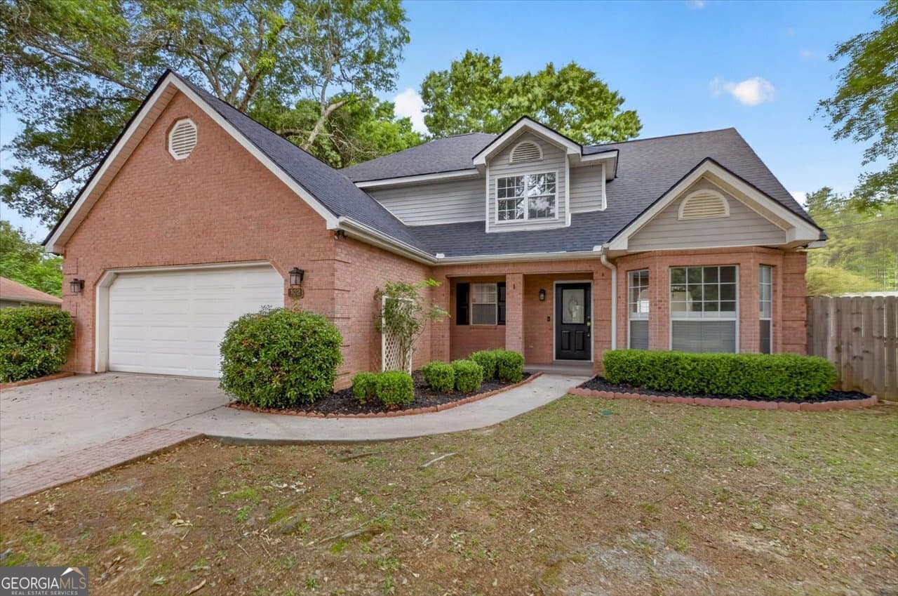 5 bedroom, 2.5 bathroom, 2,772 sq ft single family residence for sale at 102 Applegate Court, Bonaire, GA 31005