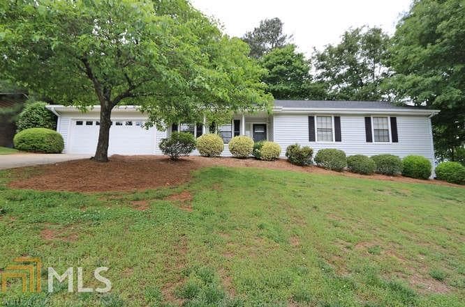 3 bedroom, 2 bathroom, 1,230 sq ft single family residence for rent at 1305 Kennesaw Due West Road, Kennesaw, GA 30152 for $2,050 a month