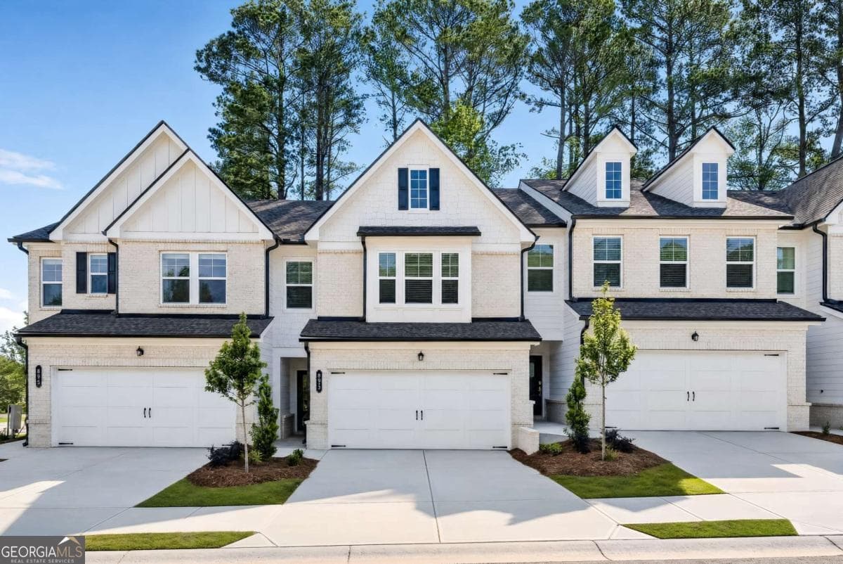 3 bedroom, 2.5 bathroom, 1,810 sq ft townhouse sold at 893 Rainwater Trace, Lawrenceville, GA 30044