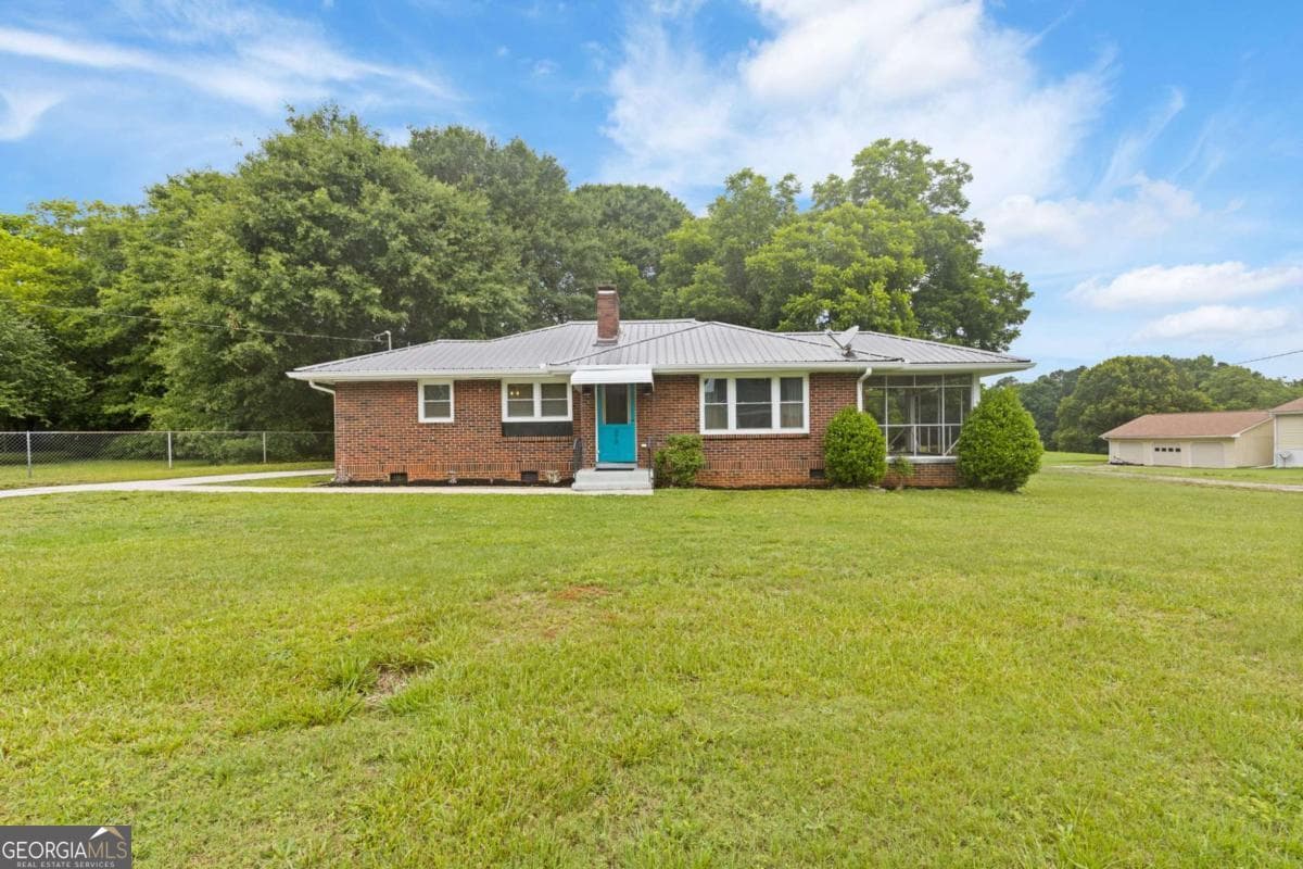 2 bedroom, 1 bathroom, 1,114 sq ft single family residence sold at 378 Highway 81, Loganville, GA 30052