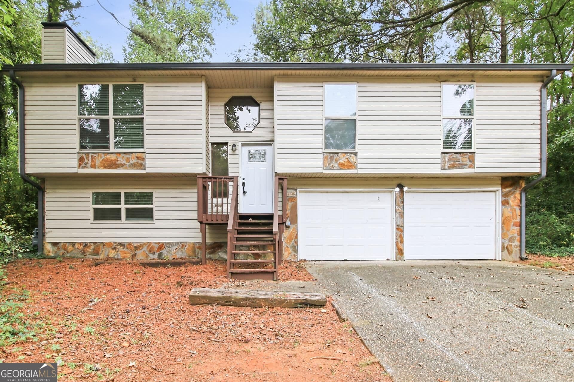 5 bedroom, 2 bathroom, 1,754 sq ft single family residence for sale at 6048 Matthew Lane, Douglasville, GA 30135