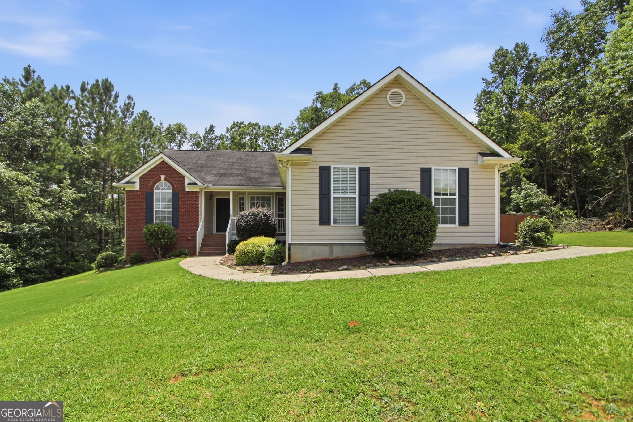 3 bedroom, 2 bathroom, 1,564 sq ft single family residence sold at 9458 Creekstone Court, Villa Rica, GA 30180