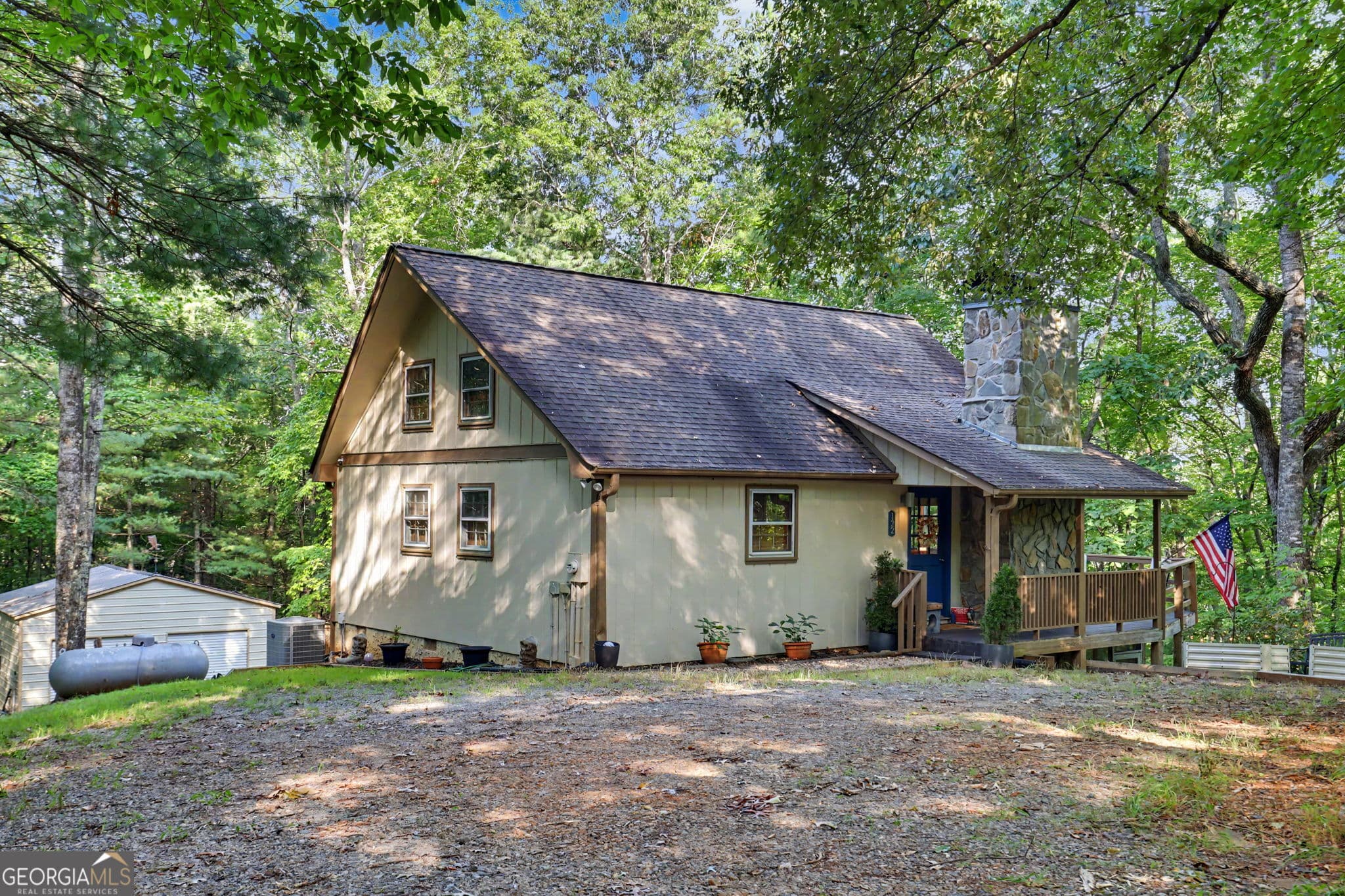 3 bedroom, 2.5 bathroom, 1,600 sq ft cabin,single family residence for sale at 122 Navigator Lane, Tiger, GA 30576