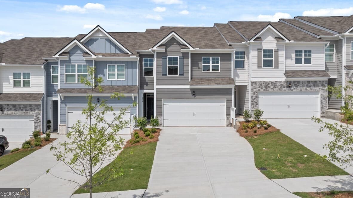3 bedroom, 2.5 bathroom townhouse for sale at 214 Deerberry Drive, Jasper, GA 30143