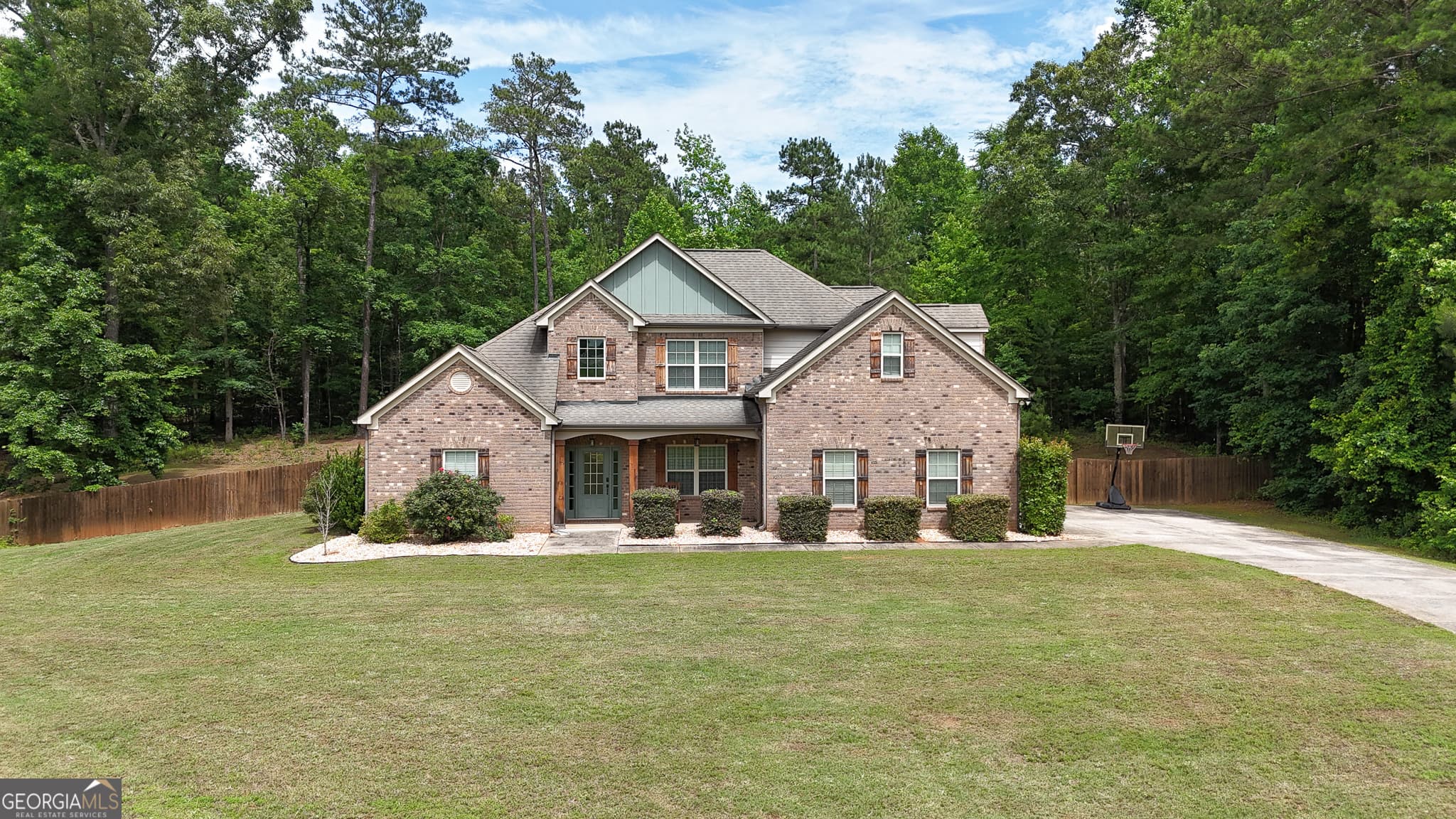 5 bedroom, 3 bathroom, 3,195 sq ft single family residence for sale at 197 Nobility Lane, Mcdonough, GA 30252