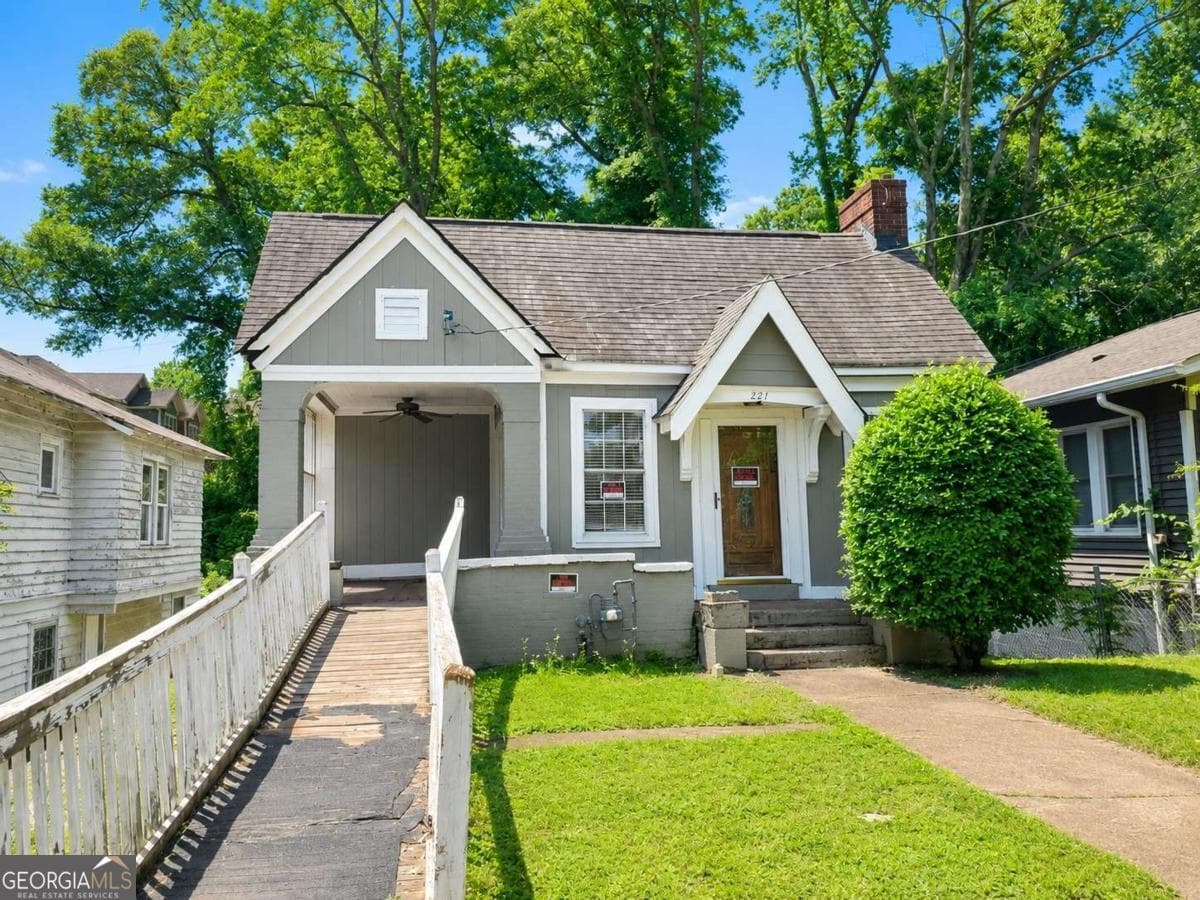 2 bedroom, 1 bathroom, 1,106 sq ft single family residence sold at 201 Atlanta Avenue, Atlanta, GA 30315