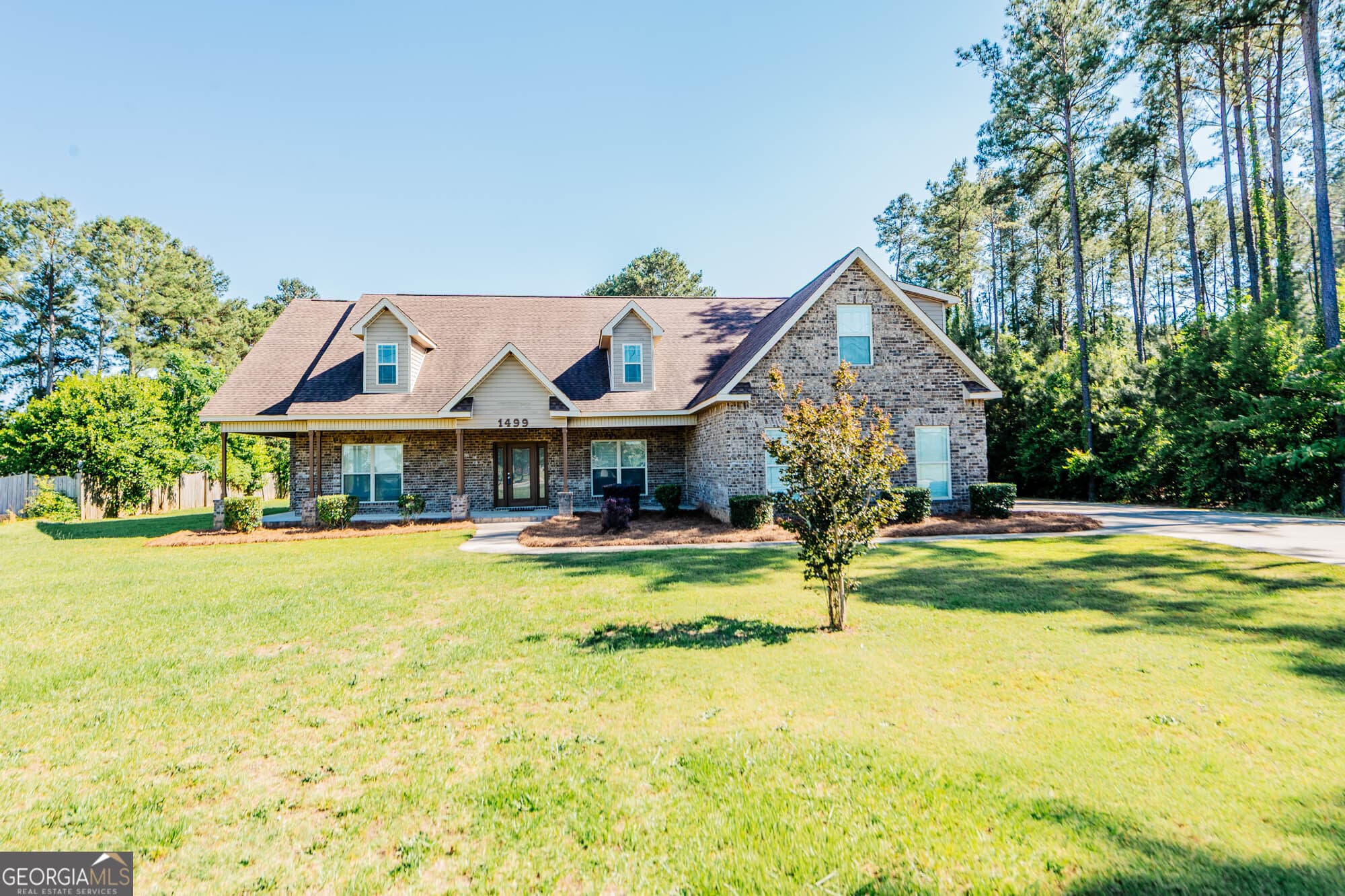 4 bedroom, 2.5 bathroom, 3,000 sq ft single family residence sold at 1499 Leverette Road, Warner Robins, GA 31088