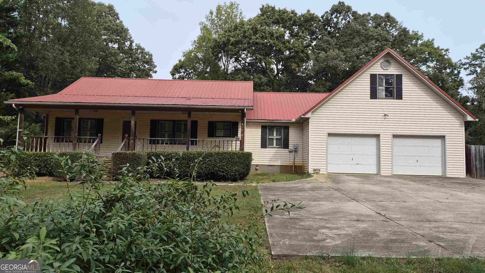 3 bedroom, 2 bathroom, 1,726 sq ft single family residence under contract at 217 McCartan Trail, Clarkesville, GA 30523