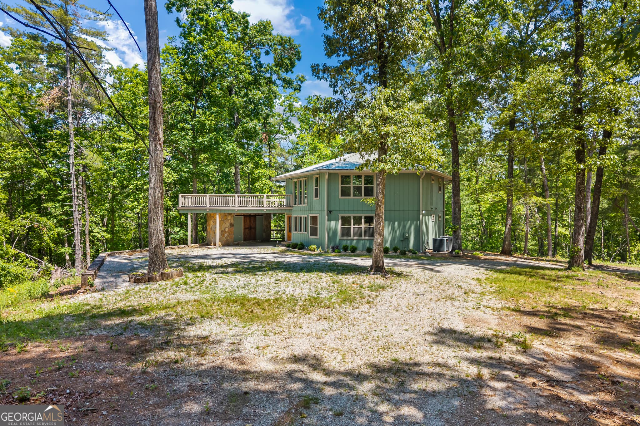 3 bedroom, 4 bathroom, 2,280 sq ft cabin,single family residence under contract at 484 Mountain Stream Lane, Lakemont, GA 30552