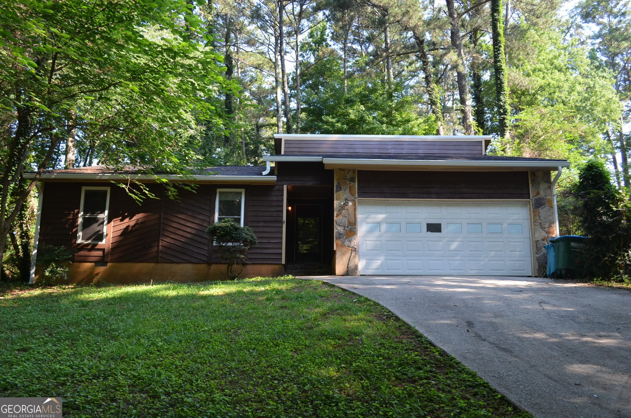 3 bedroom, 2 bathroom, 1,570 sq ft single family residence sold at 4987 Dekalb Way, Stone Mountain, GA 30087