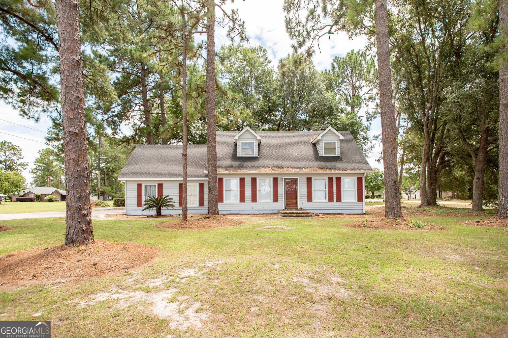 3 bedroom, 2 bathroom, 1,421 sq ft single family residence for sale at 4484 Central Avenue, Waycross, GA 31503