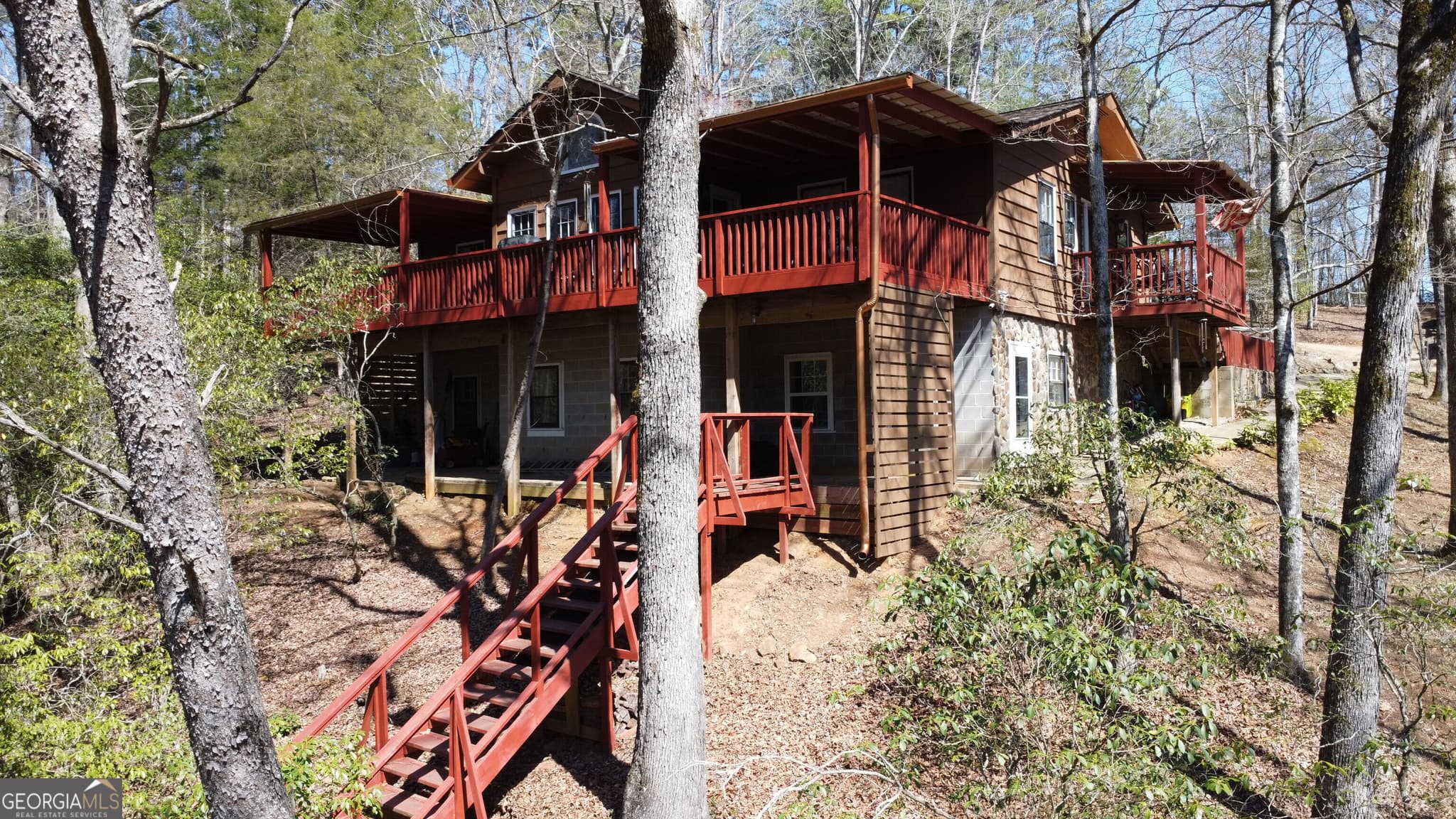 3 bedroom, 3 bathroom, 2,143 sq ft single family residence sold at 882 Amys Ford Trail, Cleveland, GA 30528