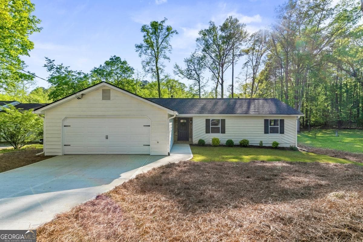3 bedroom, 2 bathroom, 1,400 sq ft single family residence sold at 527 Brookview Trail, Lawrenceville, GA 30044