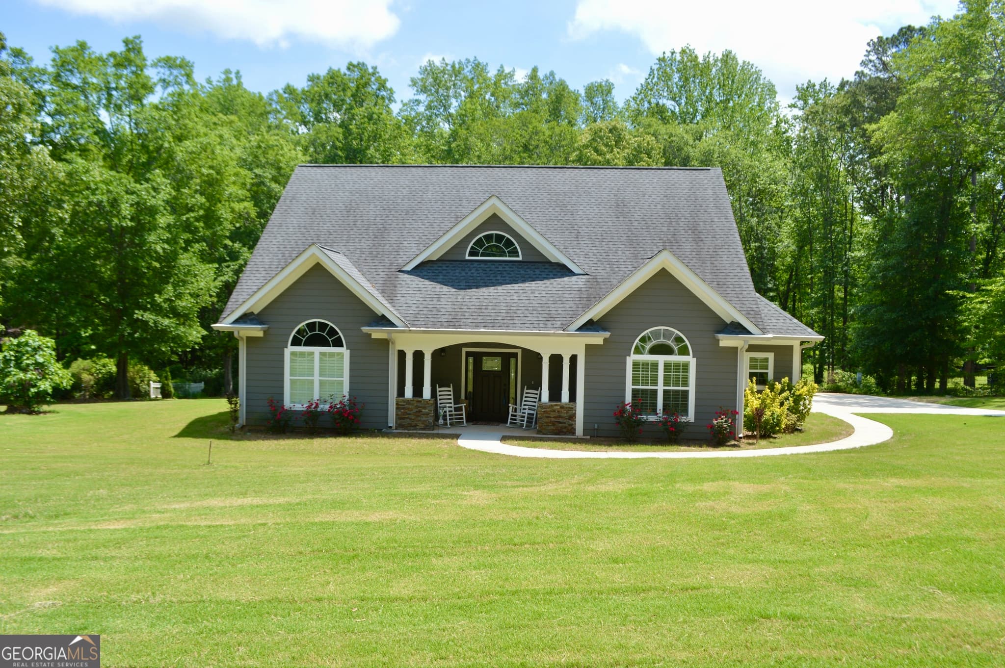 3 bedroom, 2.5 bathroom, 2,101 sq ft single family residence sold at 3440 Camelot Way, Loganville, GA 30052
