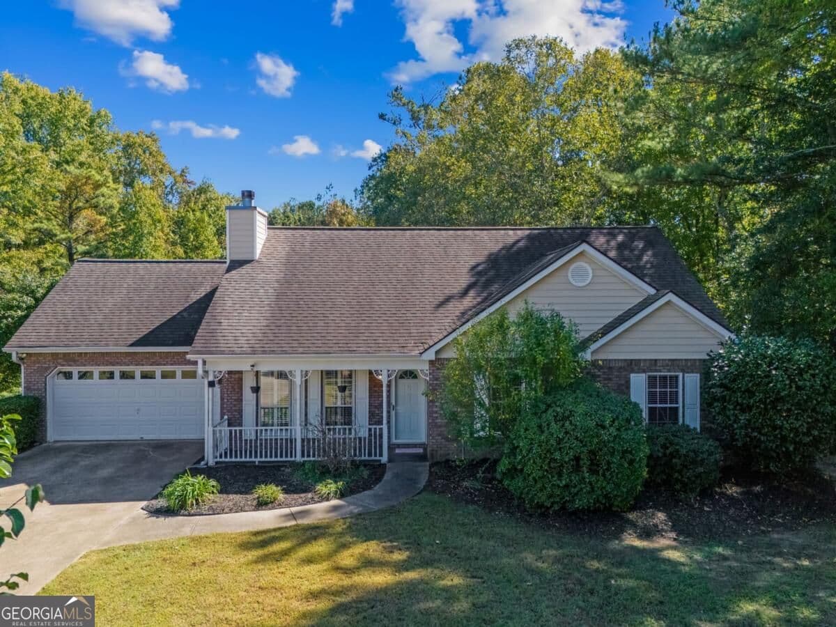 3 bedroom, 2 bathroom, 1,492 sq ft single family residence for sale at 415 Waverly Point Drive, Grayson, GA 30017