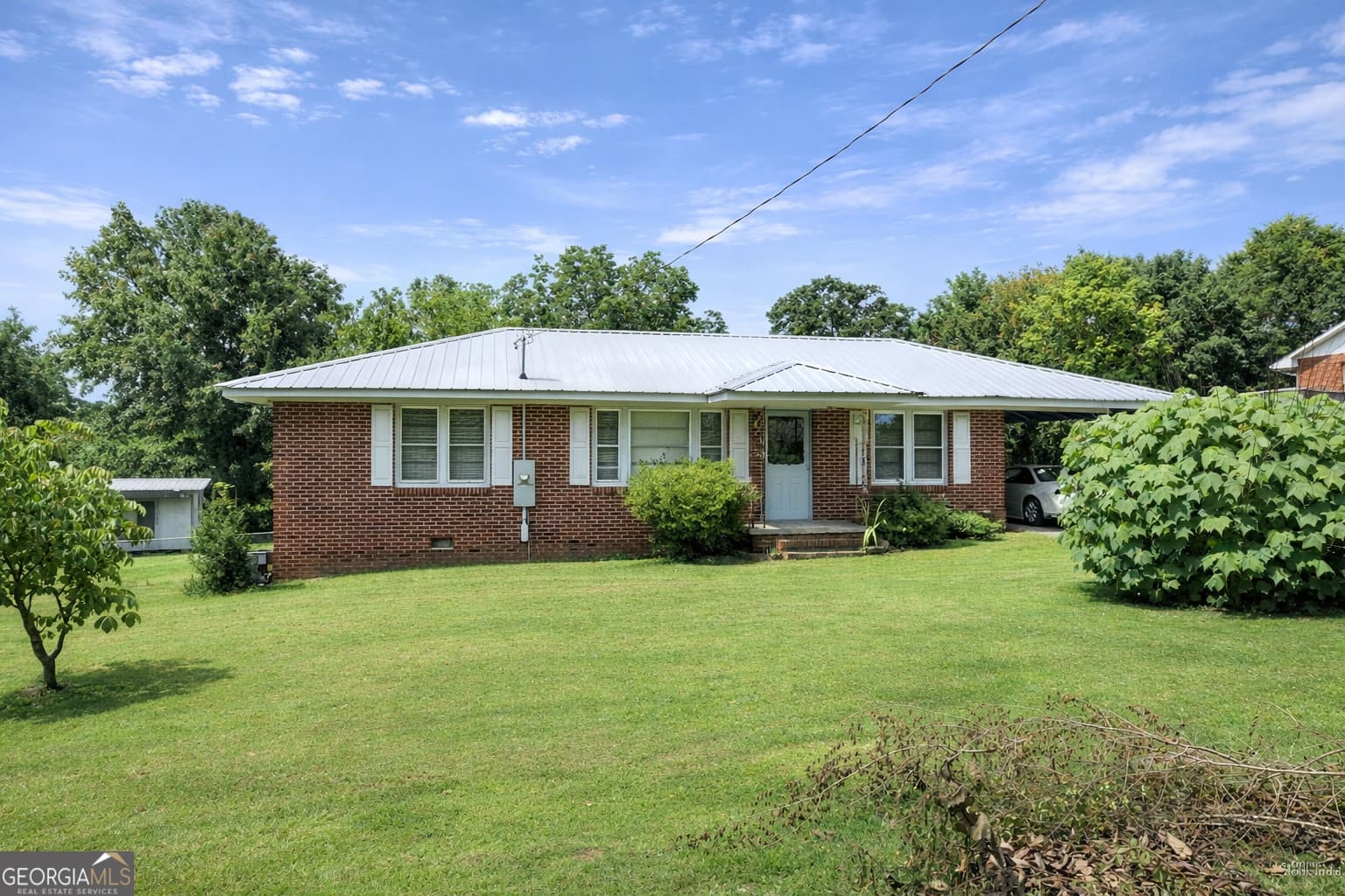 2 bedroom, 1 bathroom, 1,144 sq ft single family residence for sale at 72 Bell Street, Hartwell, GA 30643