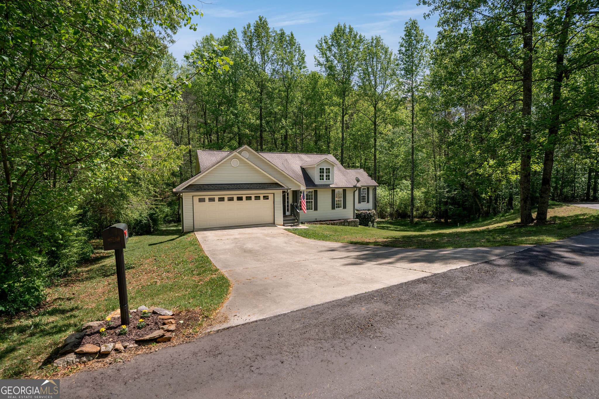 3 bedroom, 3 bathroom, 1,432 sq ft single family residence sold at 91 Ascot Drive, Cleveland, GA 30528