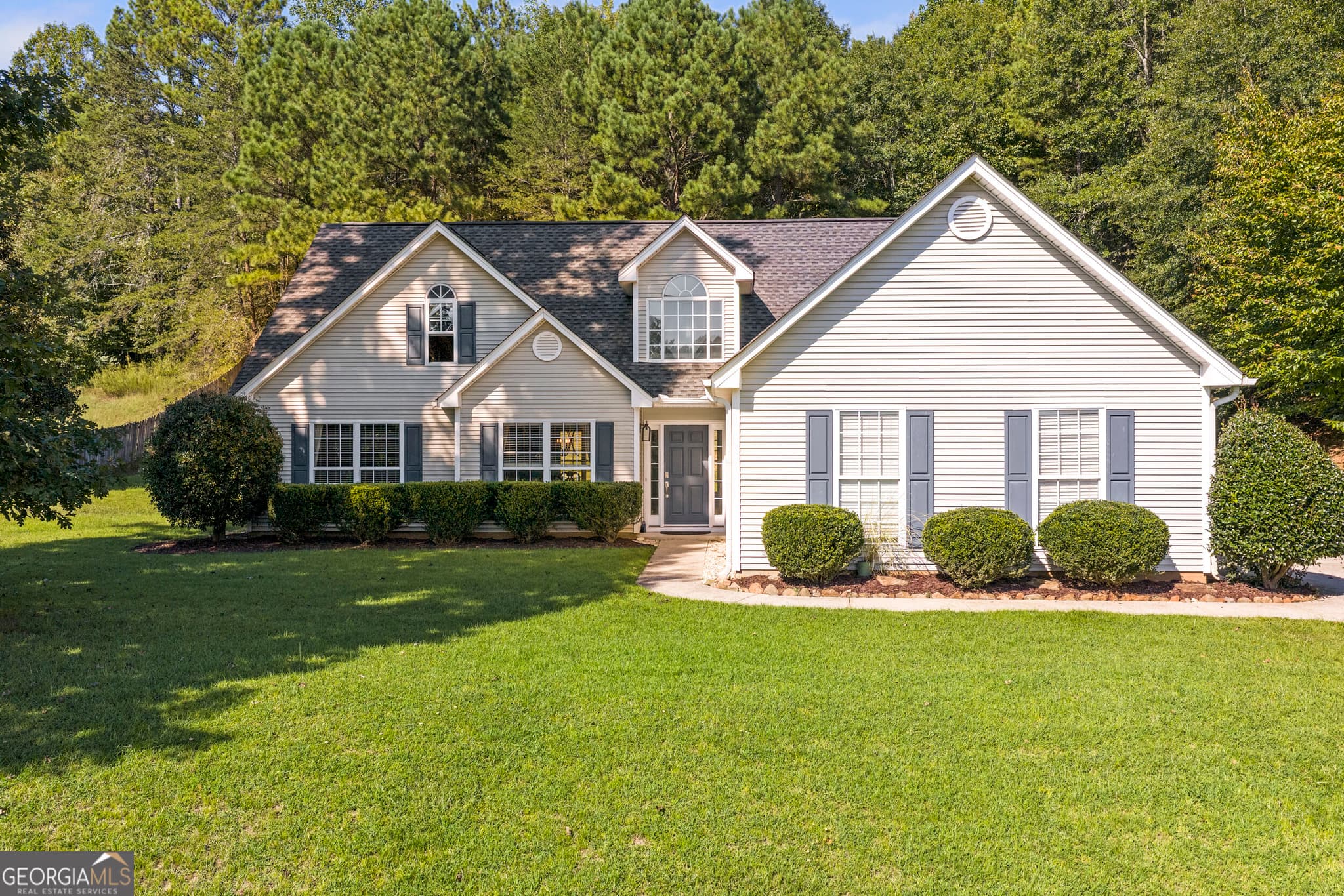 3 bedroom, 2 bathroom, 1,726 sq ft single family residence for sale at 4238 Riviere Point, Gainesville, GA 30507