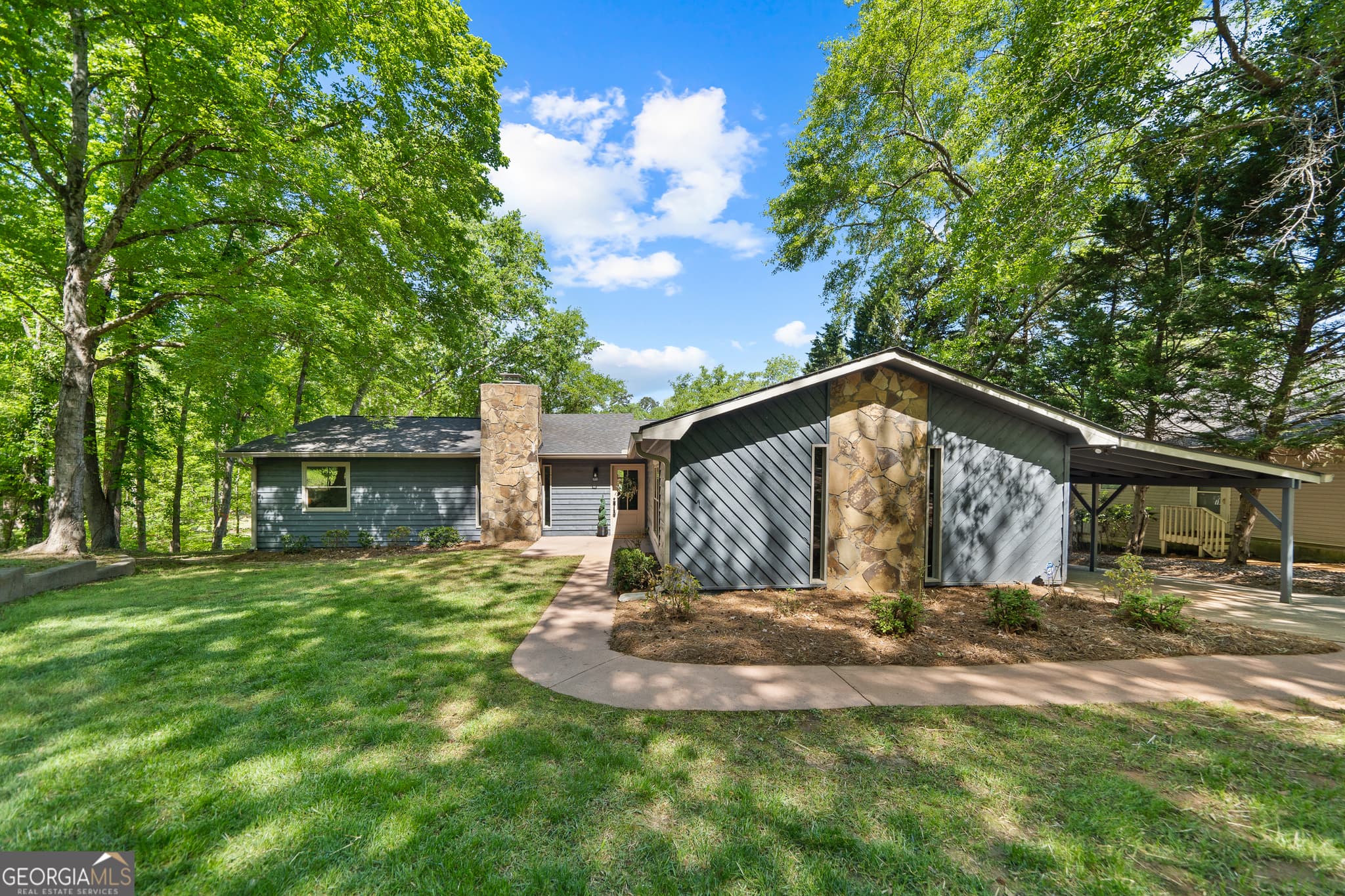 3 bedroom, 2.5 bathroom, 2,056 sq ft single family residence sold at 228 Pine Knoll Lane, Eatonton, GA 31024