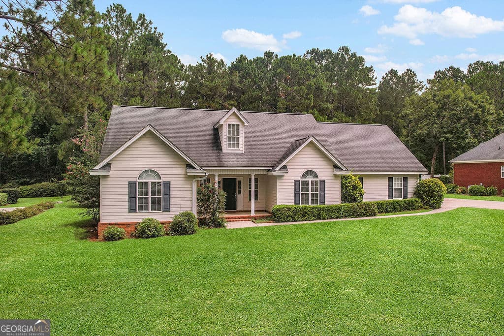 4 bedroom, 3 bathroom, 2,111 sq ft single family residence under contract at 1713 Muirfield Drive, Statesboro, GA 30458