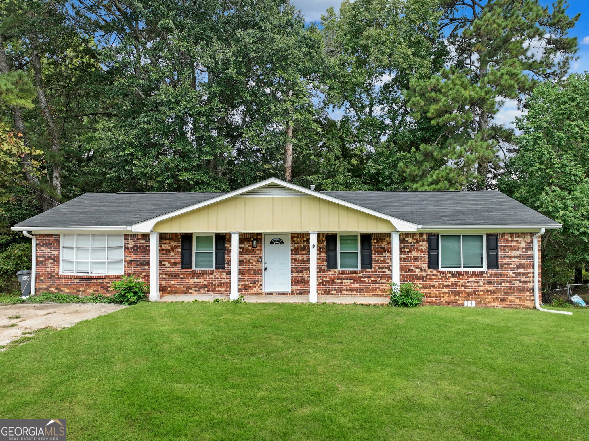 4 bedroom, 3 bathroom, 1,750 sq ft single family residence for sale at 3021 Lakeridge Drive, Conyers, GA 30094
