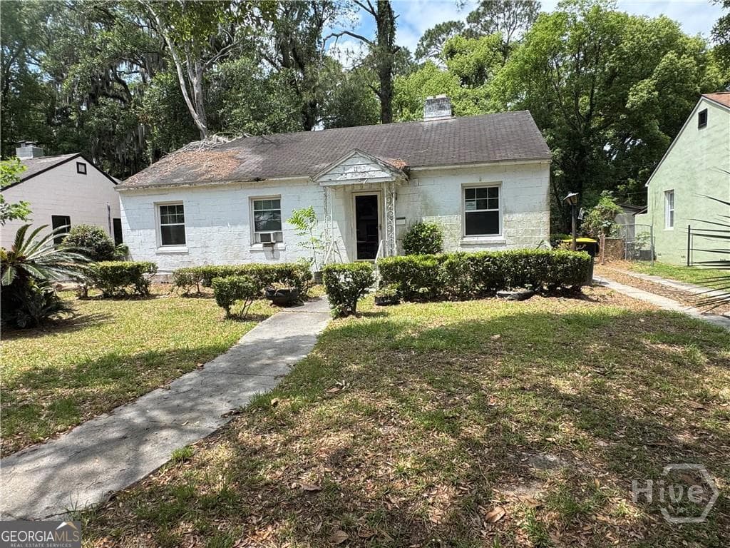 3 bedroom, 1 bathroom, 1,134 sq ft single family residence sold at 11 Oleander Avenue, Savannah, GA 31404