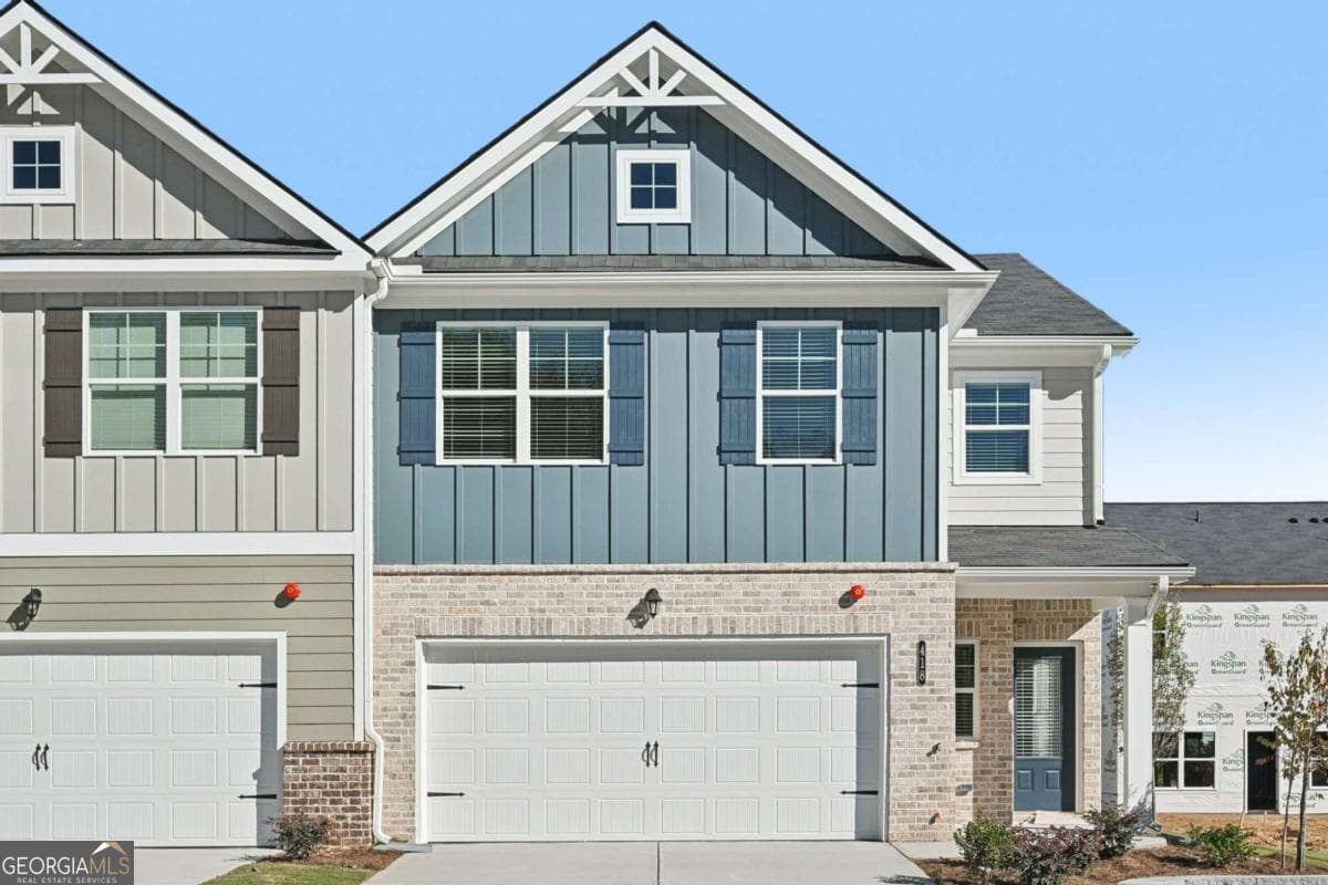 3 bedroom, 2.5 bathroom townhouse sold at 405 Lanier Circle, Woodstock, GA 30189