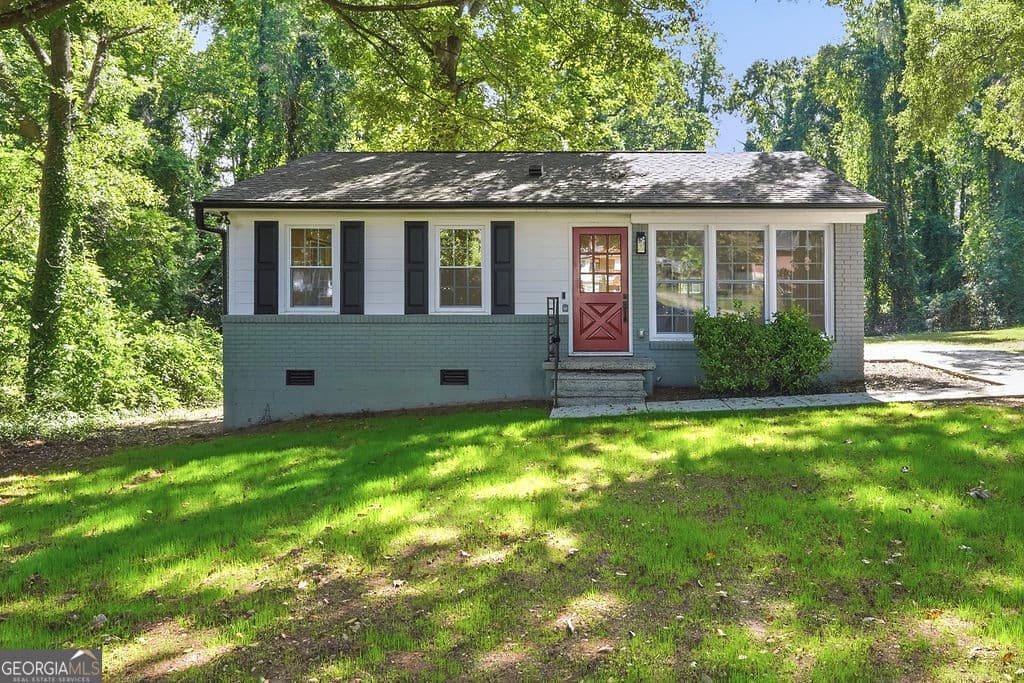 2 bedroom, 1 bathroom, 831 sq ft single family residence for sale at 1127 Delores Way, Forest Park, GA 30297