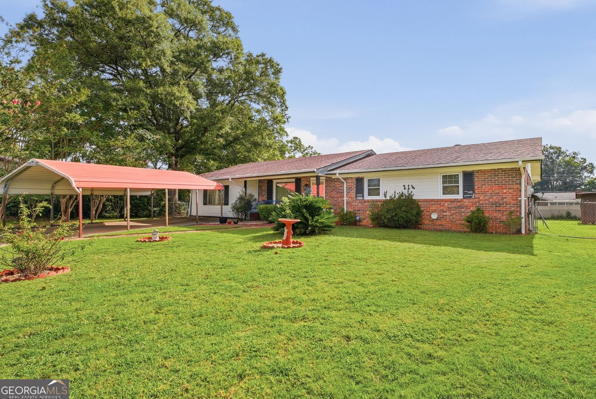 3 bedroom, 2 bathroom, 1,632 sq ft single family residence for sale at 214 Pellimore Drive, Warner Robins, GA 31093