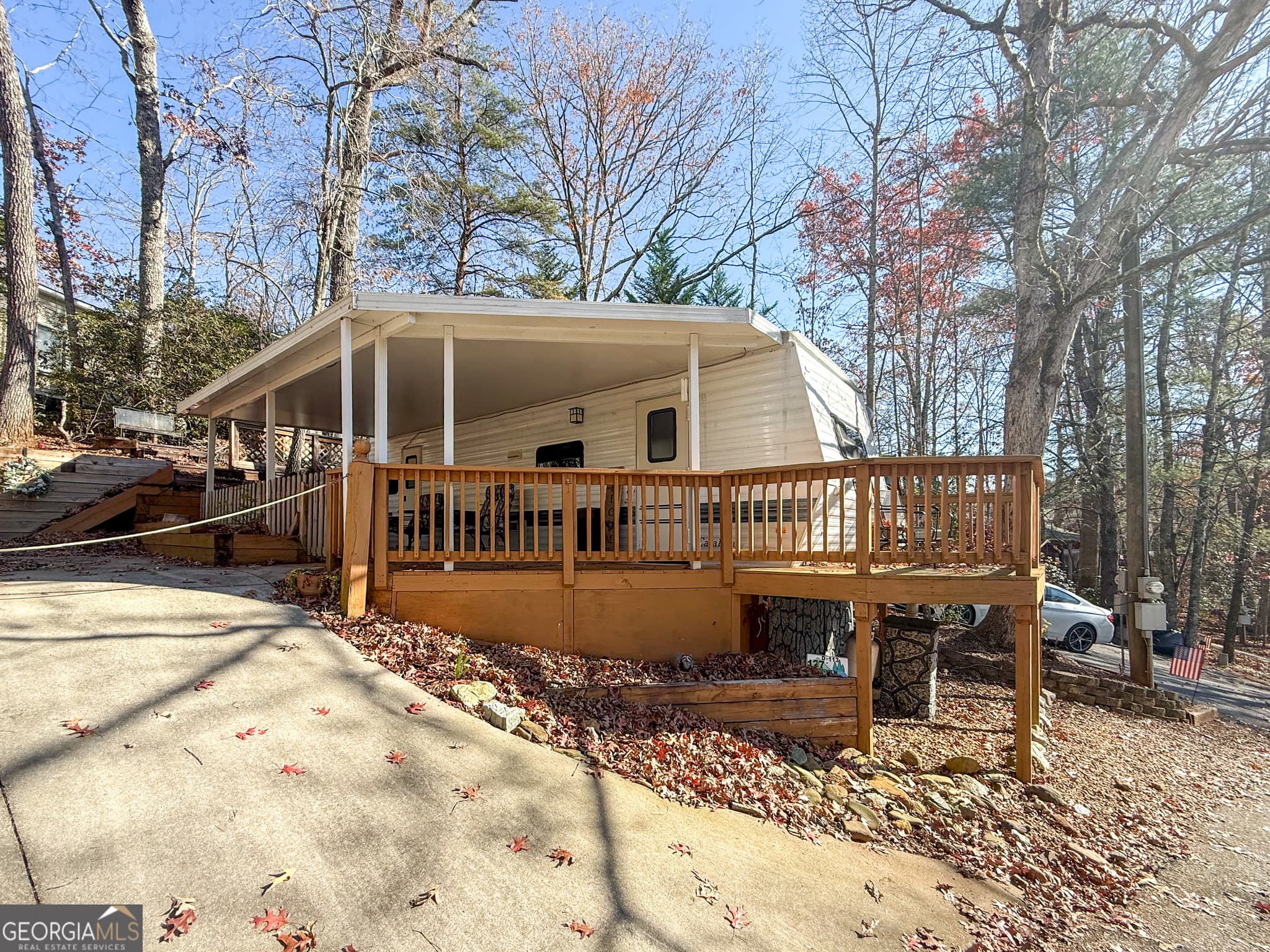 1 bedroom, 1 bathroom, 100 sq ft single family residence for sale at 127 Rocky Lane, Cleveland, GA 30528